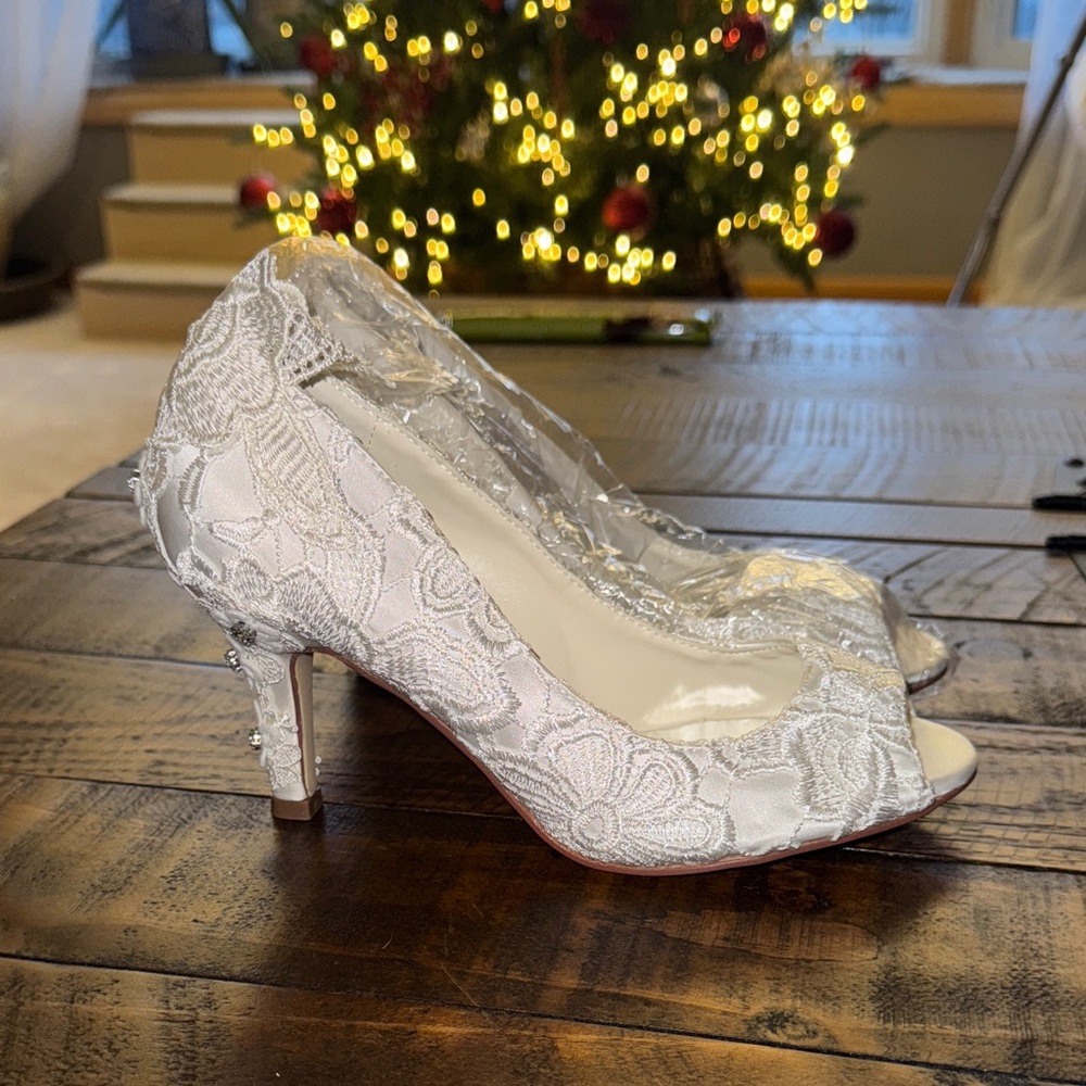 Elegant White Lace Peep-Toe Heels